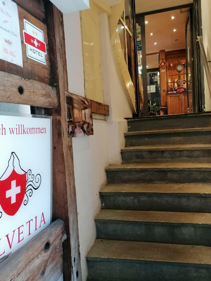 Petit Helvetia Budget Hotel Zermatt Exterior foto